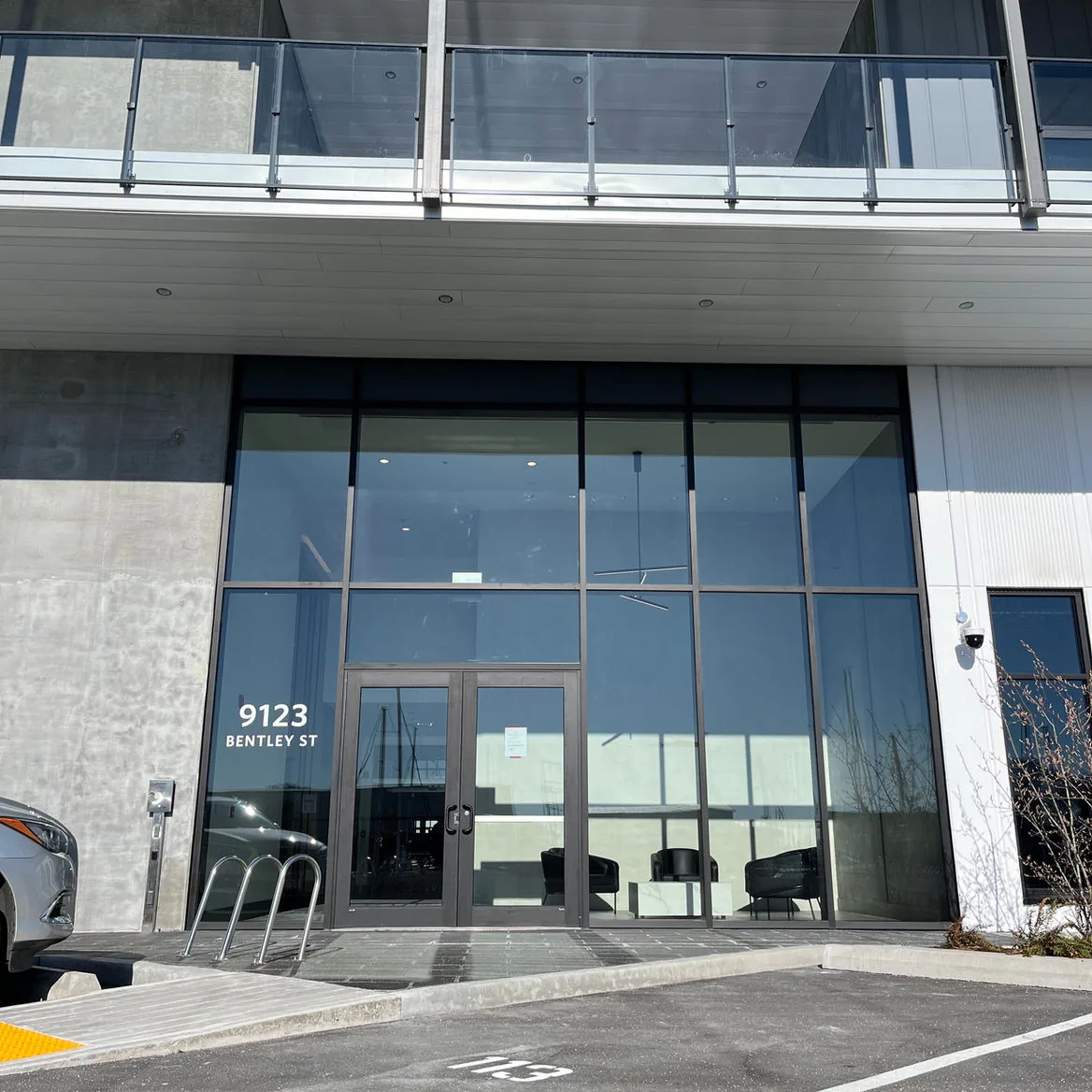 The Significance of Commercial Thermal Glass Doors: An Investment in Efficiency and Aesthetics