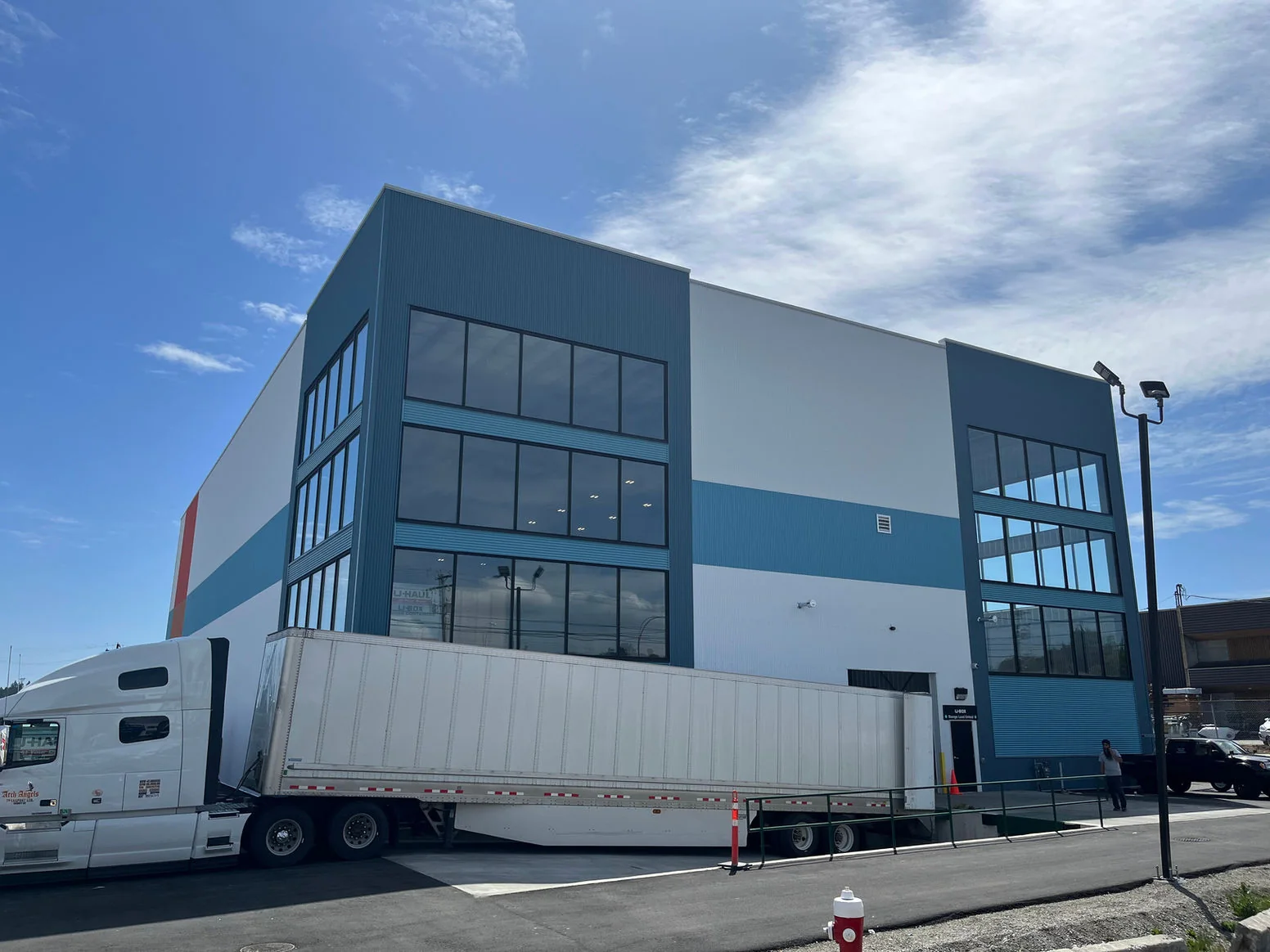 Uhaul Langley Building - Acro Aluminum storefront window systems