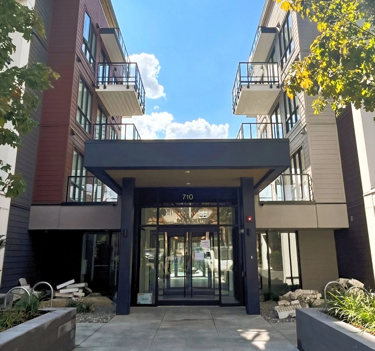 710 Dogwood by Mera - Acro Aluminum thermal door apartment project